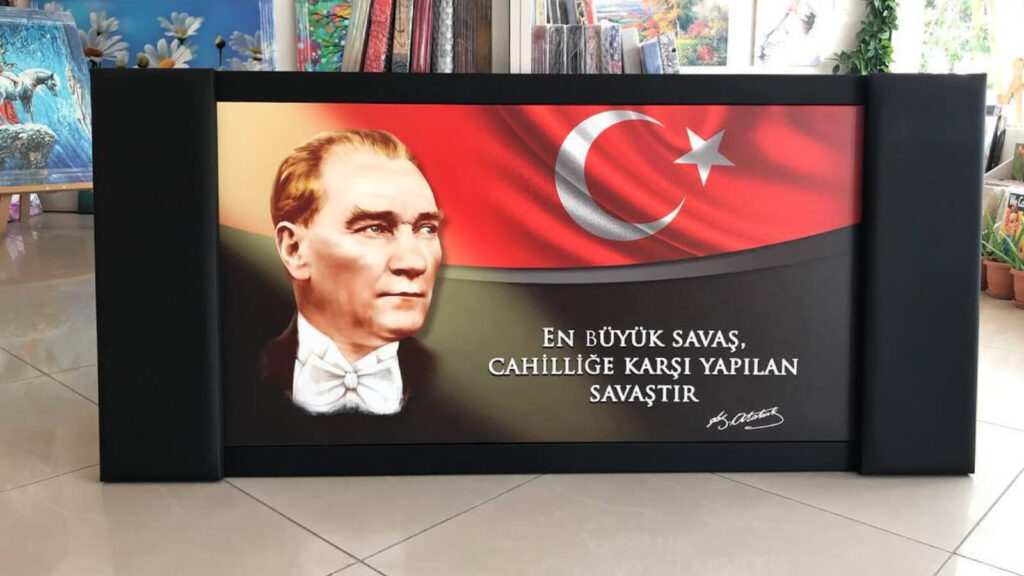Siyah Tello suni deri kaplamalı Atatürk makam panosu model örneği