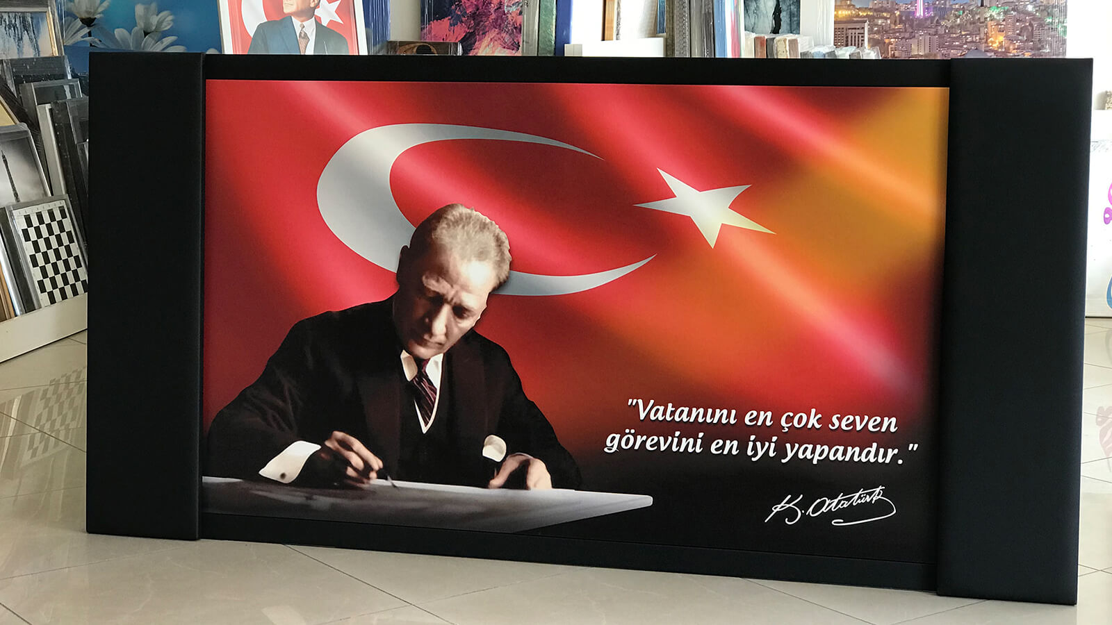 Deri çerçeveli Atatürk makam panosu ürün örneği